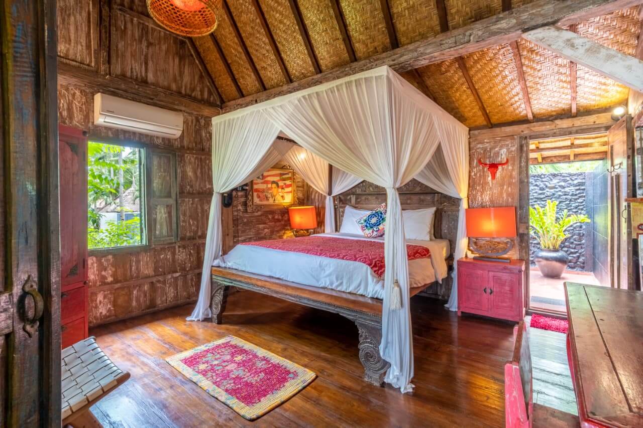 Kais-Beach-House-Red-Room-06