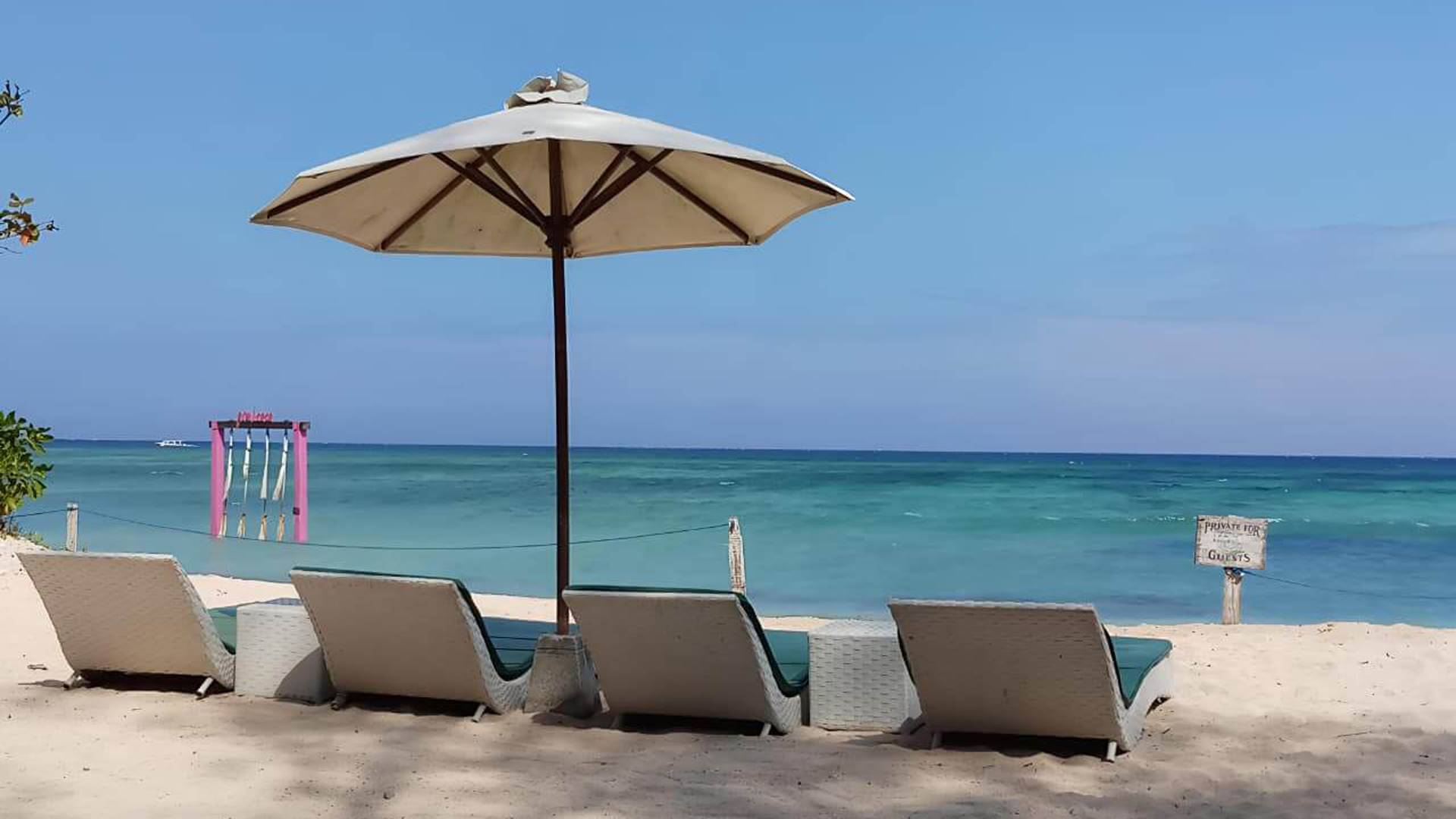 kais-beach-house-homepage-slide-01